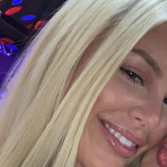 Meet your Posher, Carlie - Picture 1 of 1